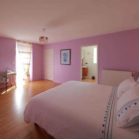 Gite La Loge Des Fees Latillé Buitenkant foto