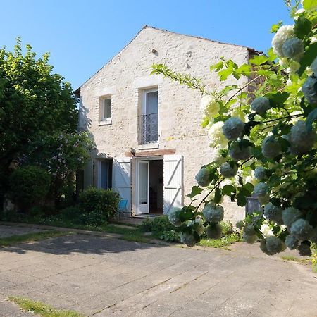 Gite La Loge Des Fees Latillé Buitenkant foto