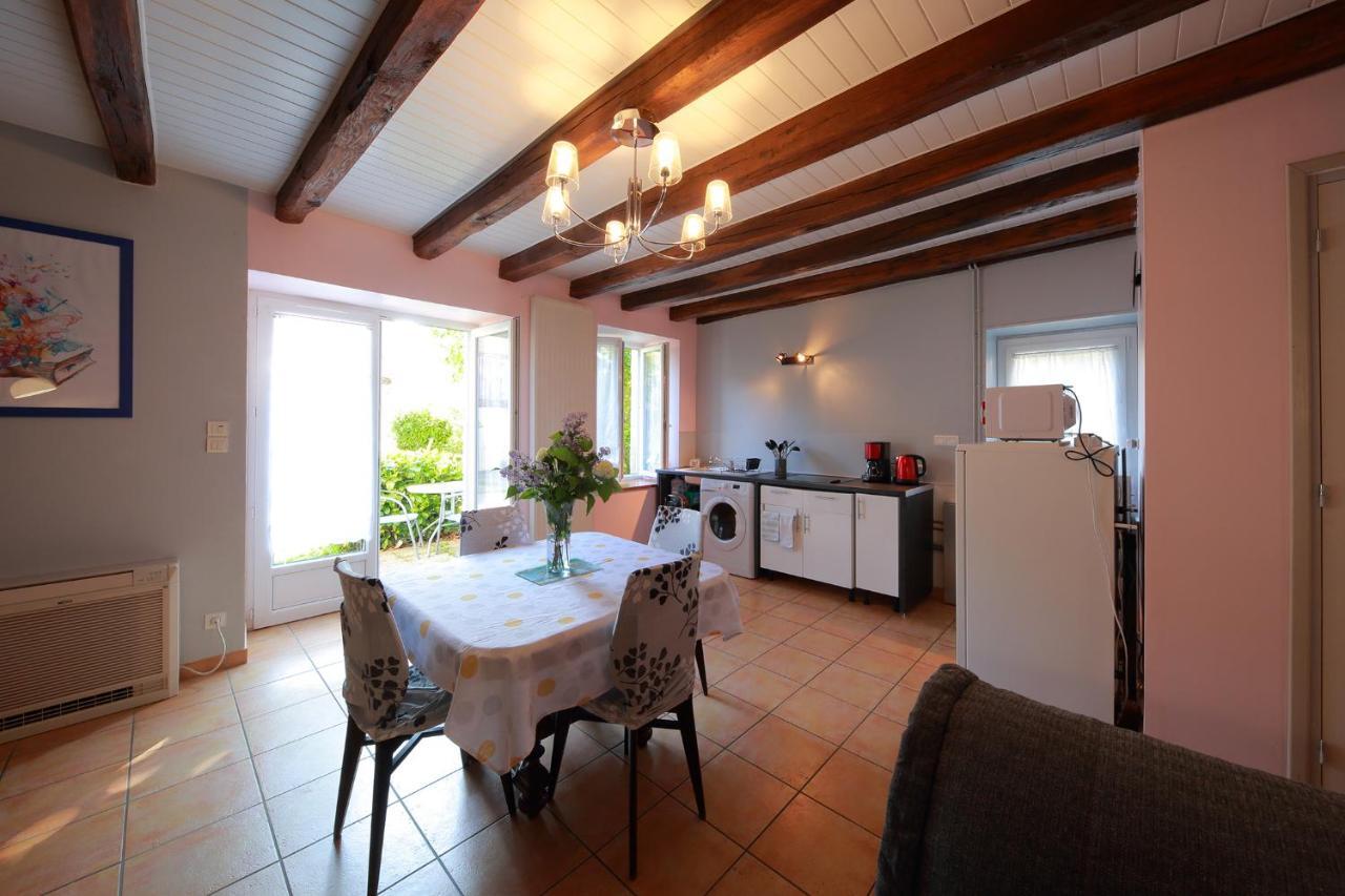 Gite La Loge Des Fees Latillé Buitenkant foto